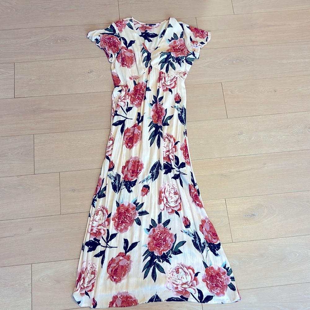 Boutique. Staccato. Pink floral maxi dress.
